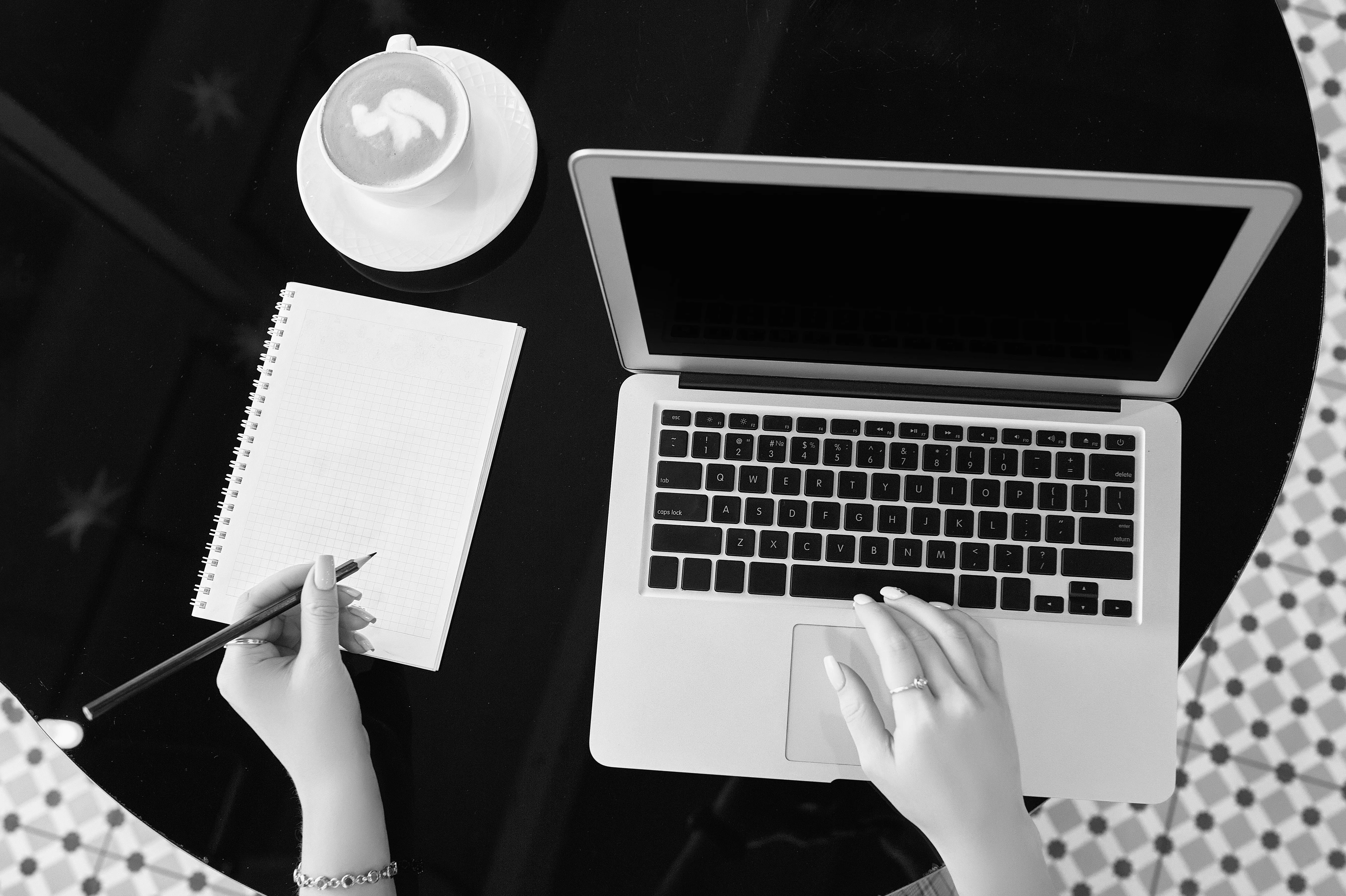 AI Writing Tools UAE: What They’re Actually Good At