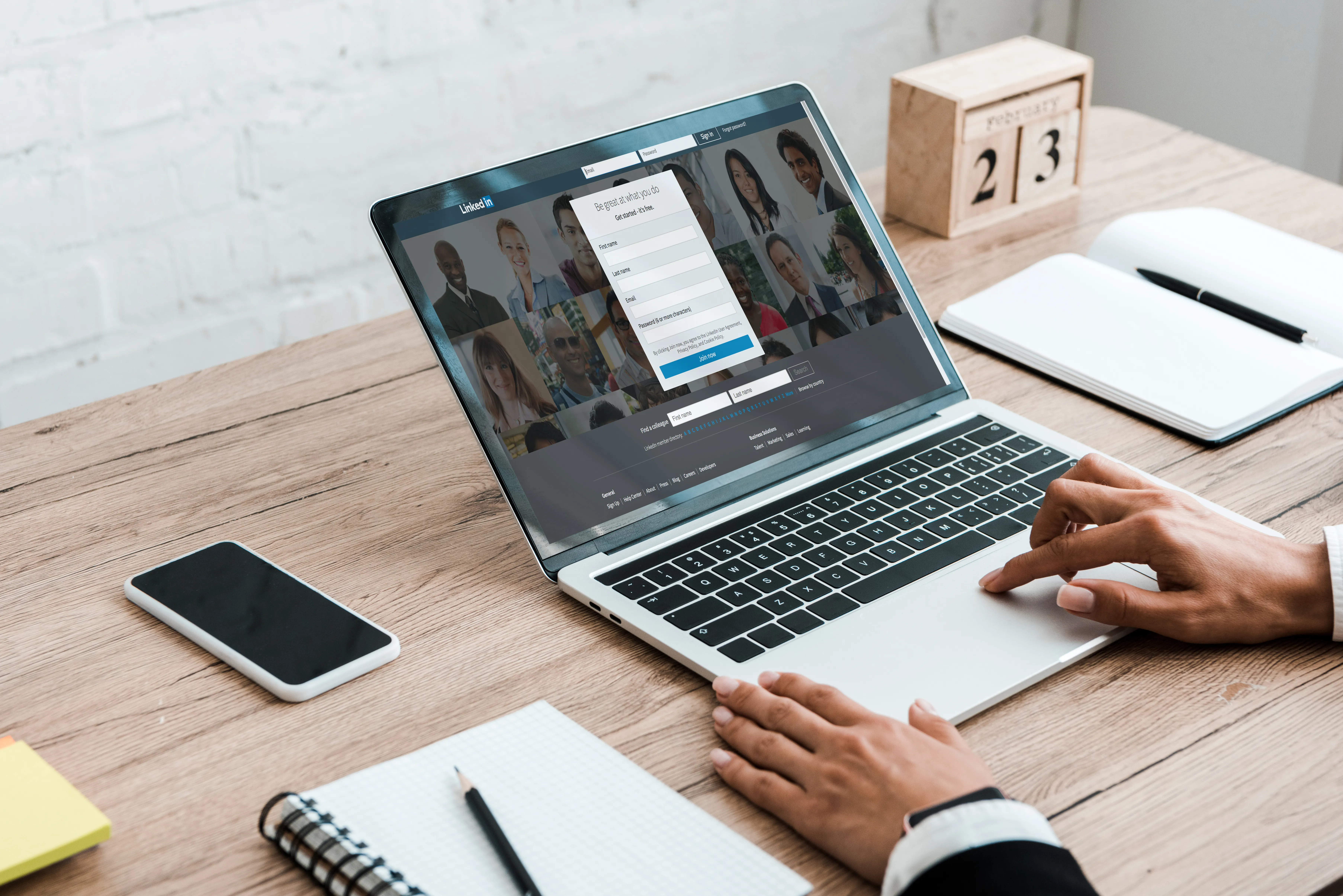 LinkedIn Ads UAE: Reaching High-Value B2B Decision-Makers and Turning Them Into Leads