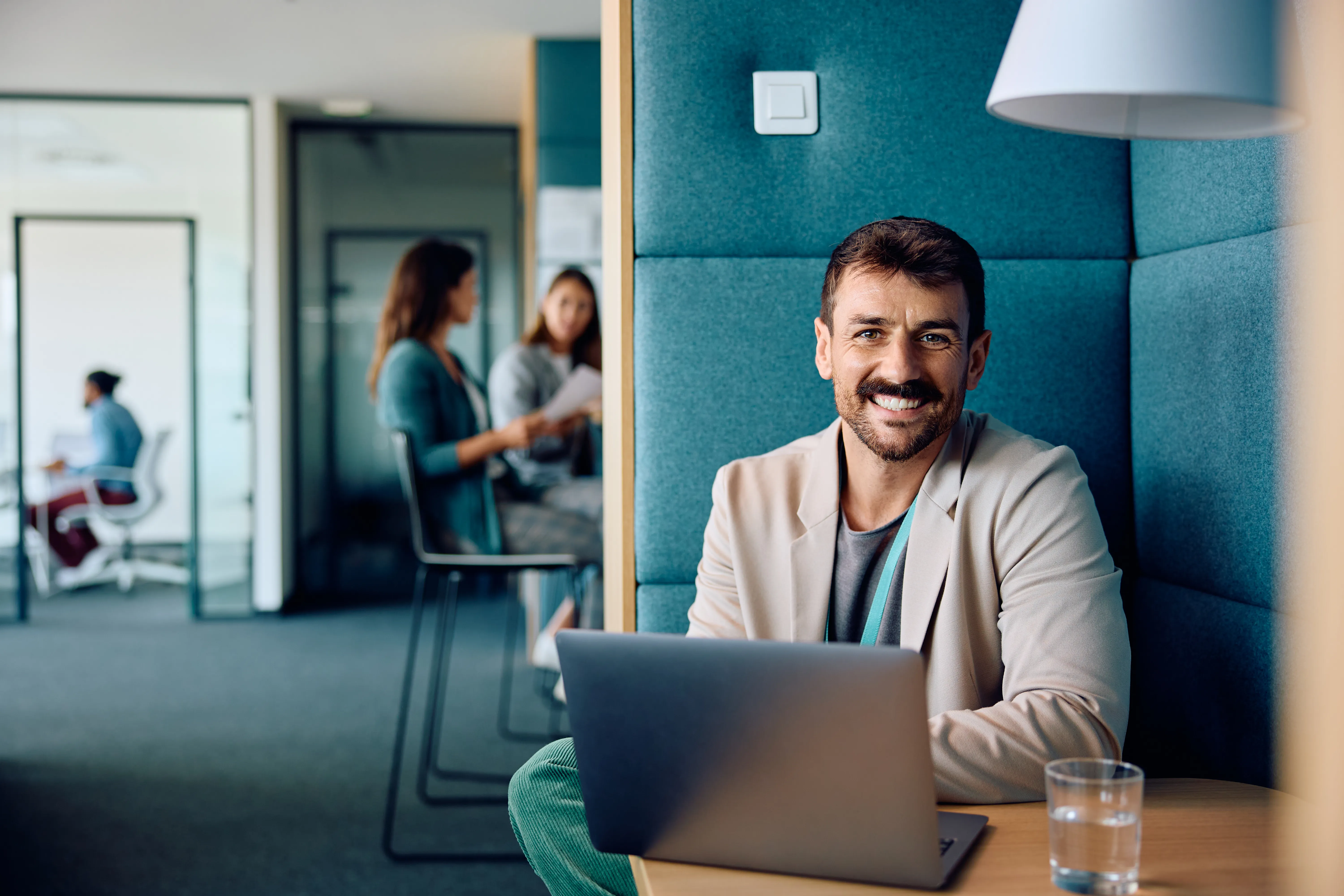 LinkedIn Ads UAE: Reaching High-Value B2B Decision-Makers and Turning Them Into Leads