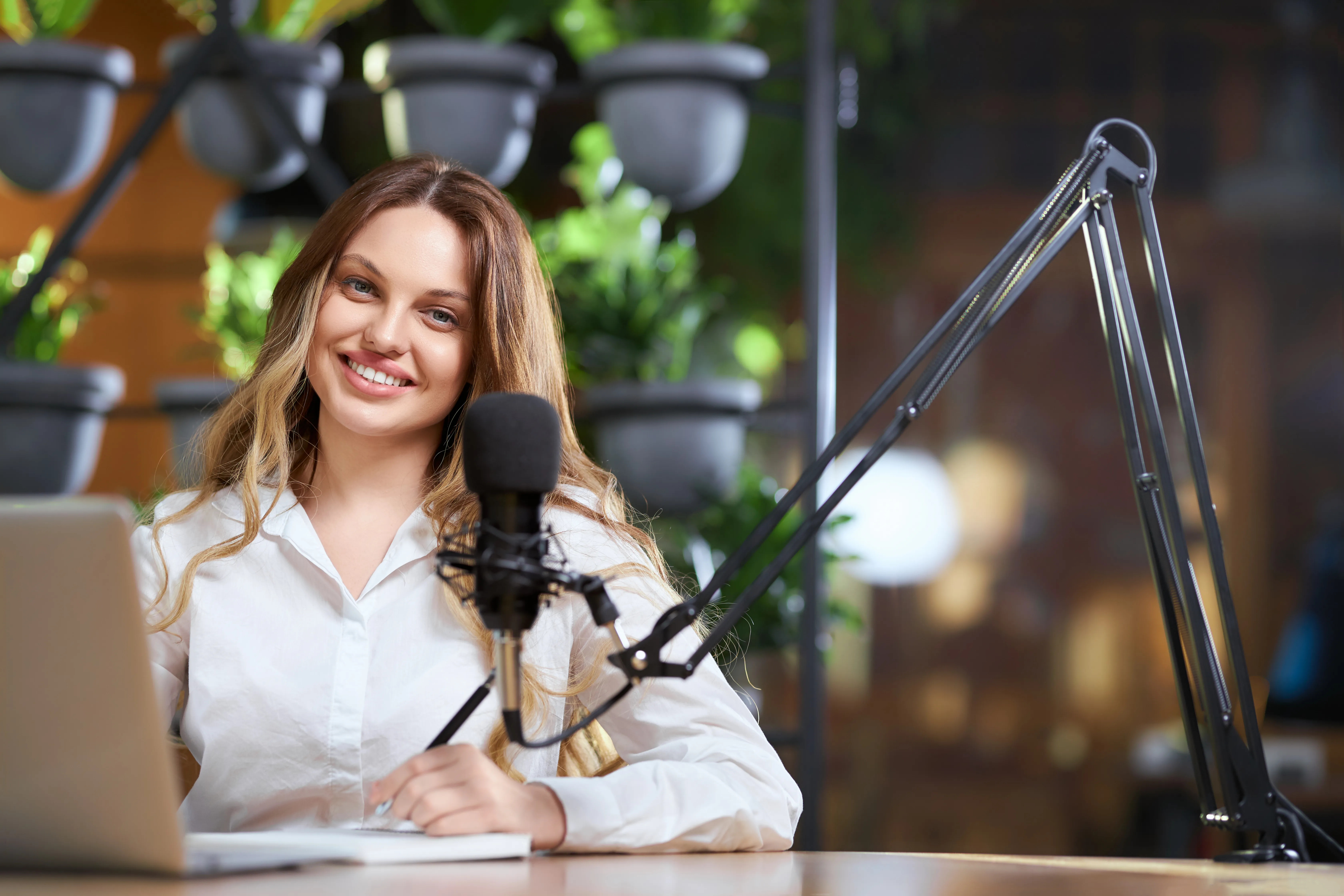 How to Be a Podcast Guest in the UAE: Borrow Other People's Audiences to Grow Your Personal Brand