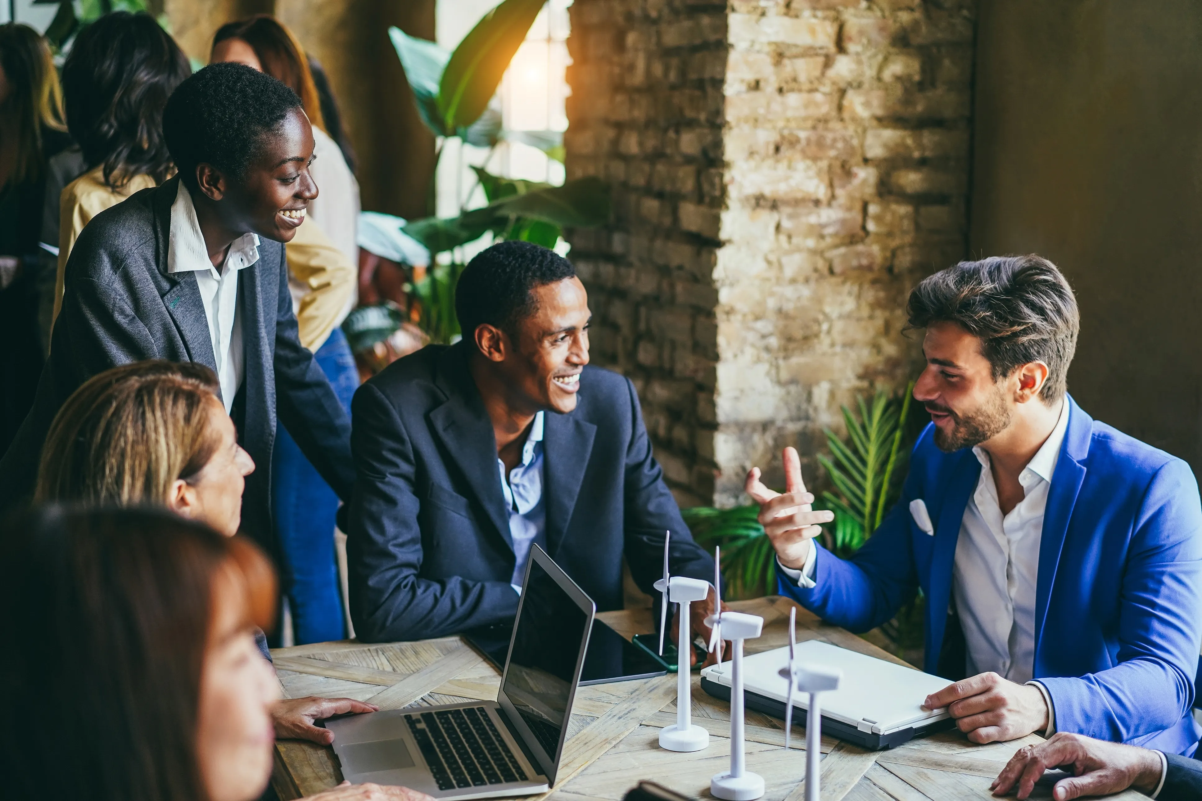 Thought Leadership Content UAE: The Voices Worth Following and How to Become One