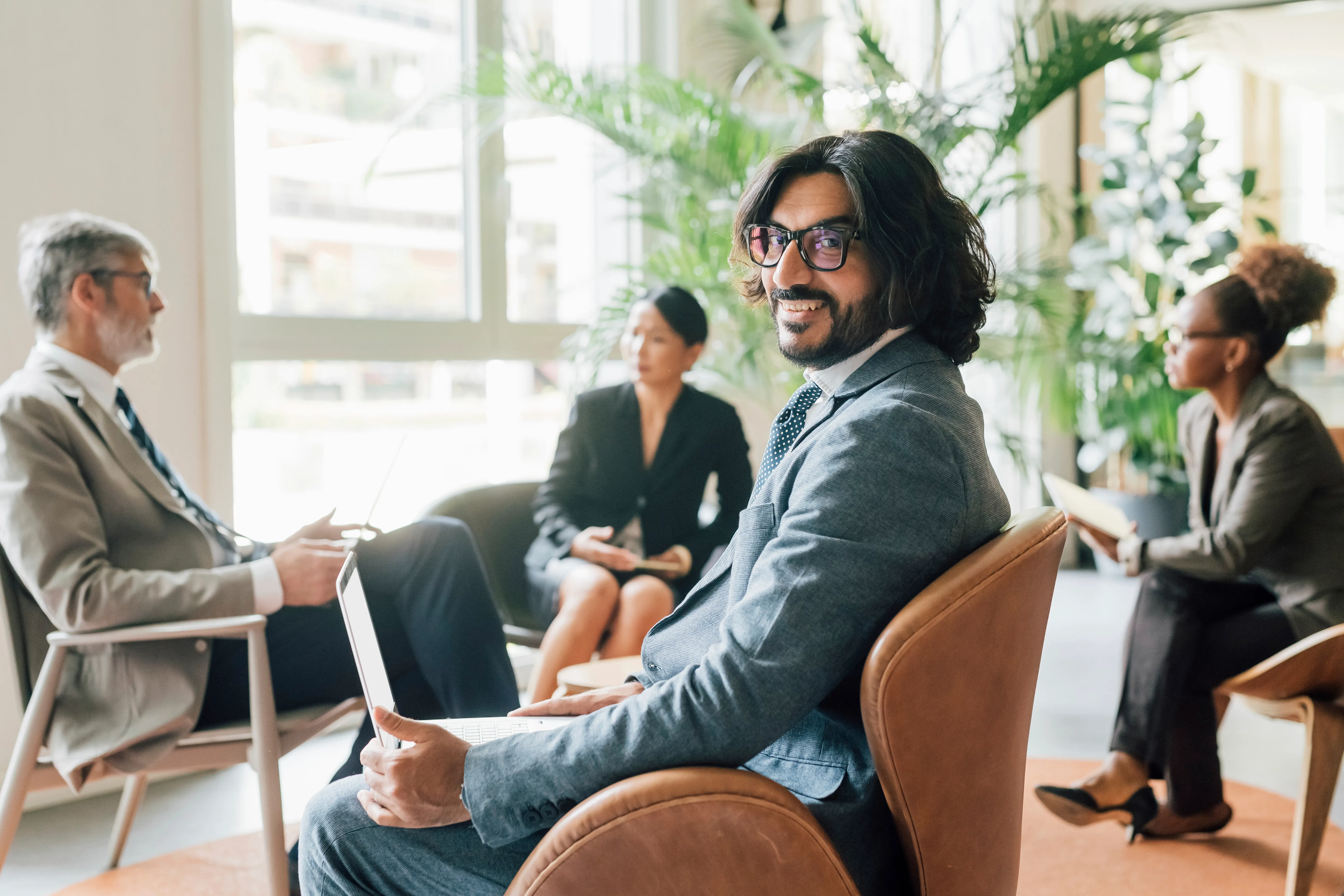 Thought Leadership Content UAE: The Voices Worth Following and How to Become One
