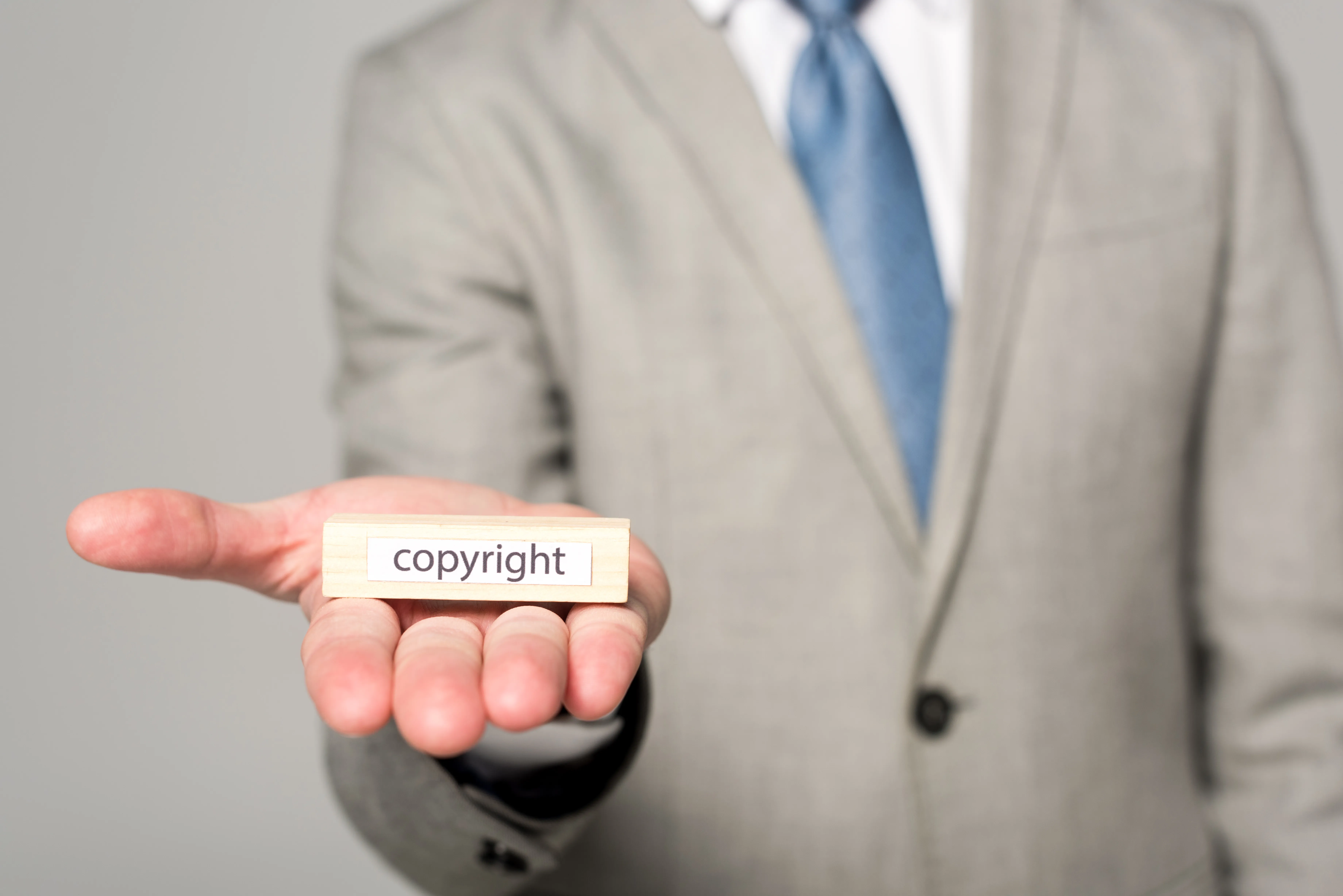 Content Marketing UAE: Why Topical Authority Beats Volume